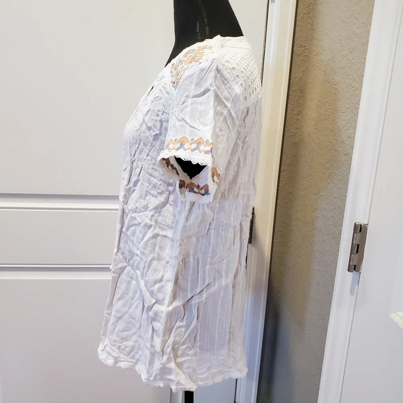 NEW Live and Let Live Embroidered Floral Lace Boho Tassle Blouse Size Small - Picture 12 of 15